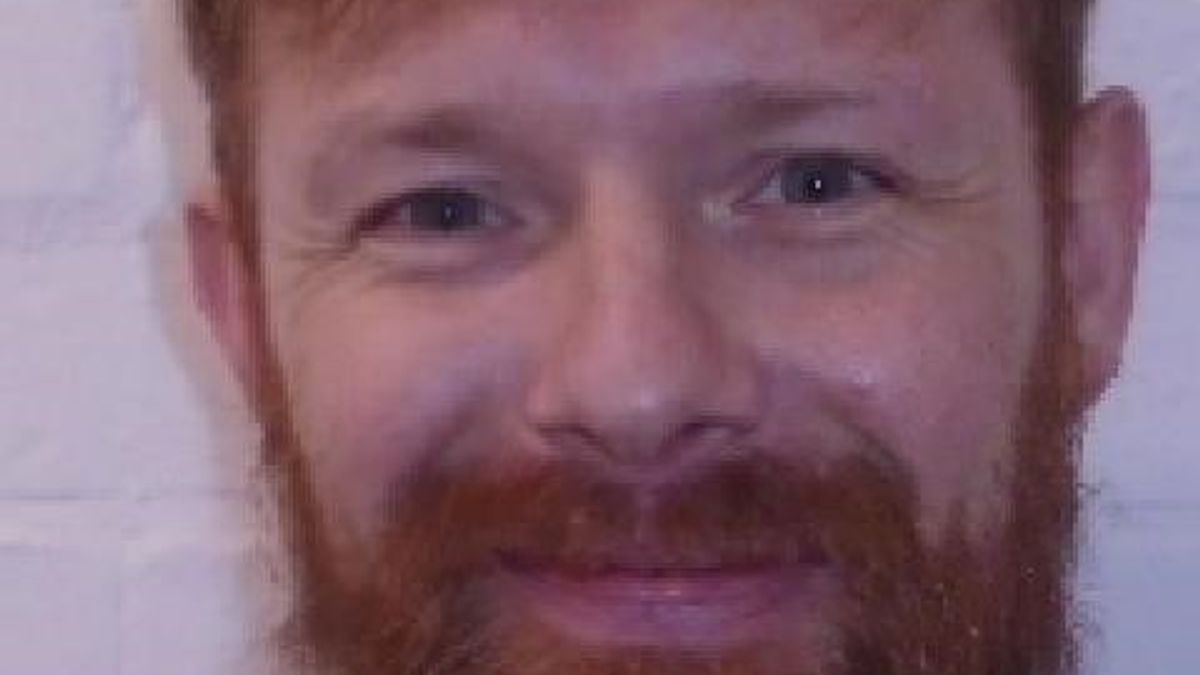 Kevin Reevey Police reissue appeal to find man who absconded from Spring Hill Prison ...
