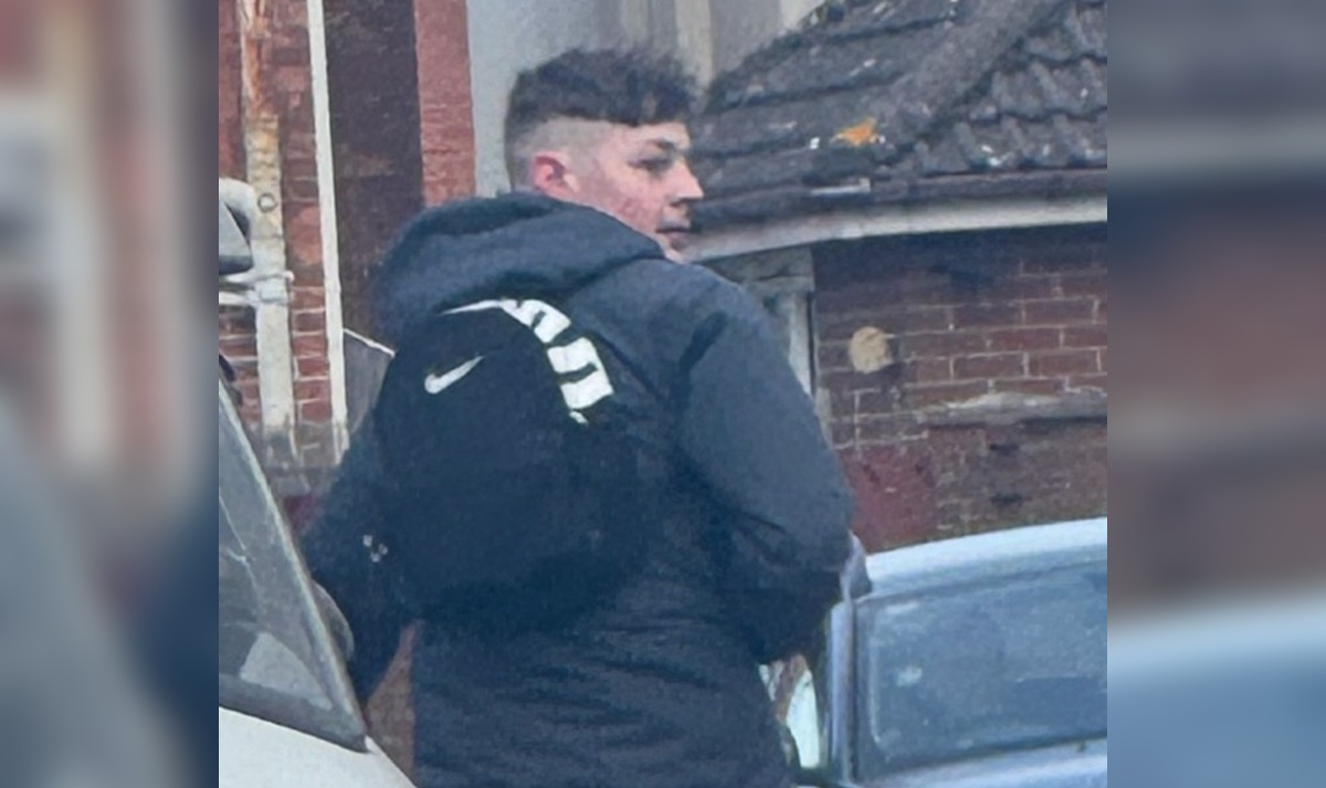 Two people in their car threatened with knife in Bournemouth