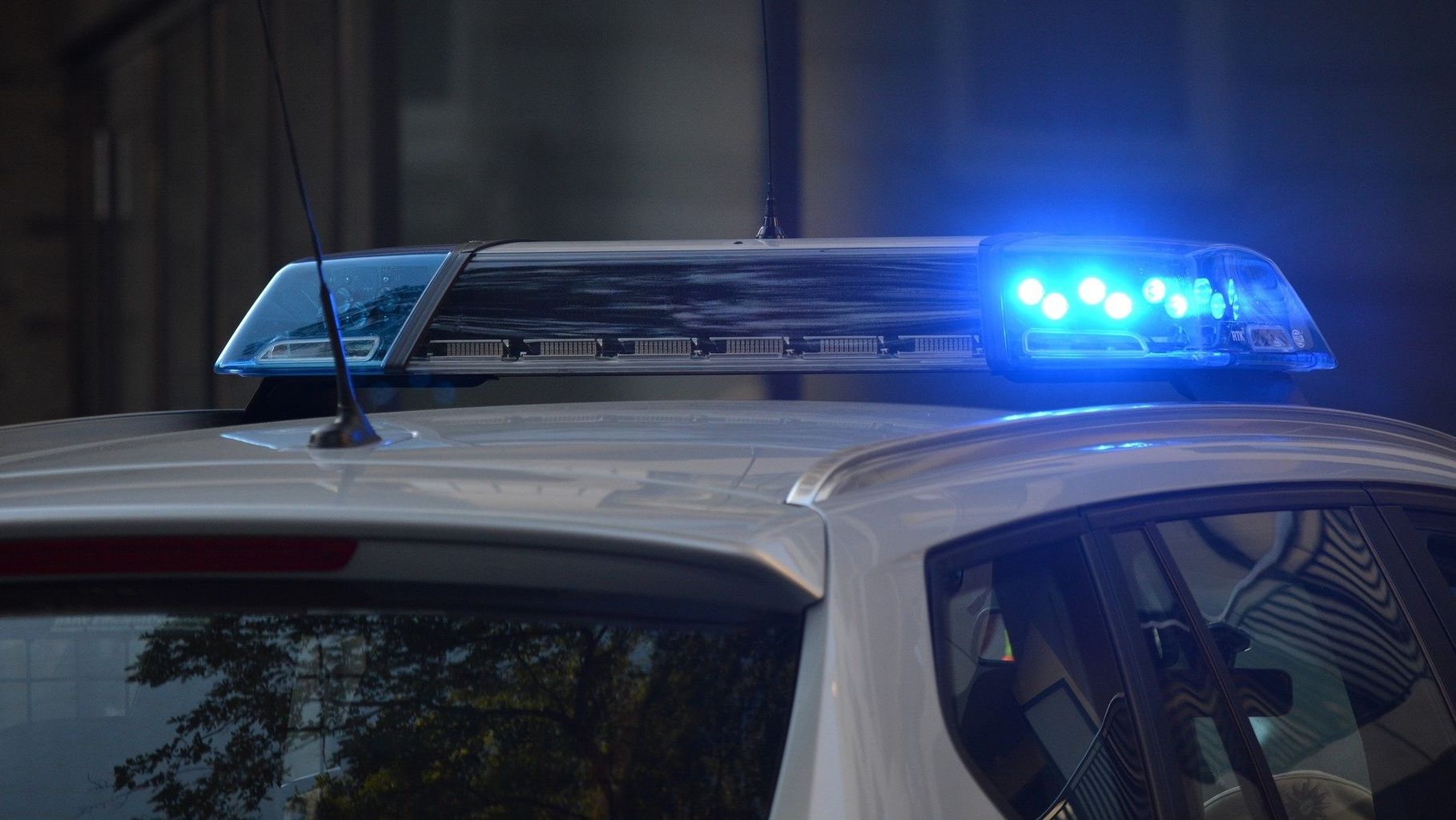 police car with siren on top