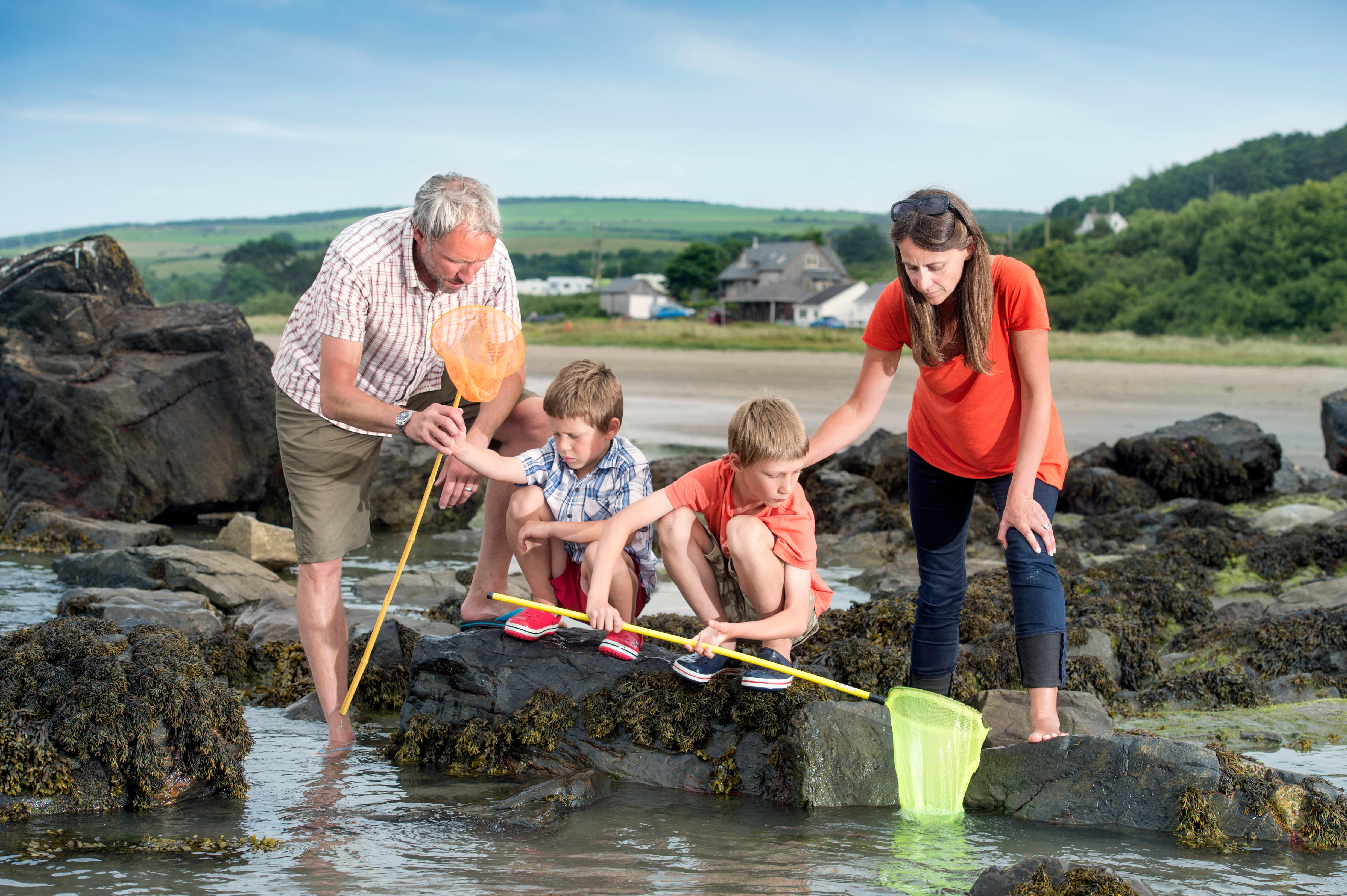 Welsh foster parents encourage others to 'create lasting connections'
