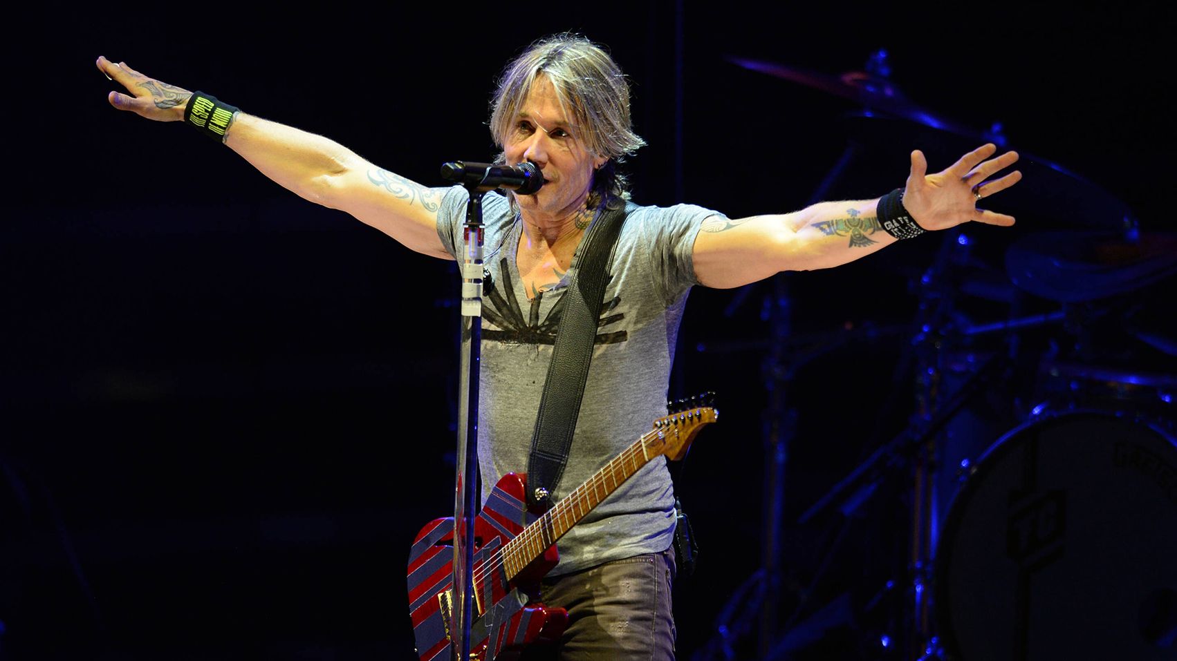 Keith Urban performing live on stage with a guitar on his ‘The Speed of Now World Tour’