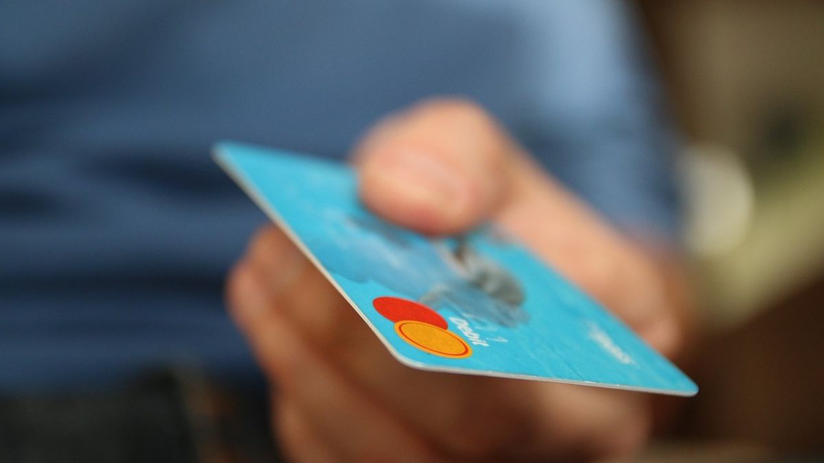 Met Police seize £250,000 in courier fraud crackdown | London - Hits Radio