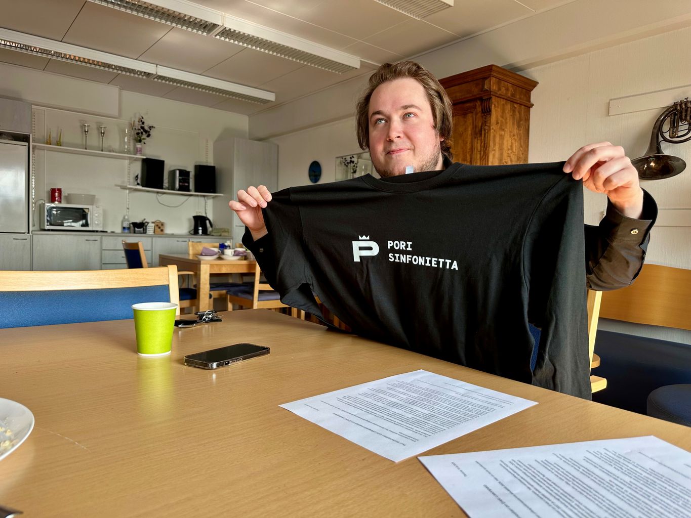 Erkki Lasonpalo pukee Porin kaupunginorkesterin paidan mielellään päälleen.