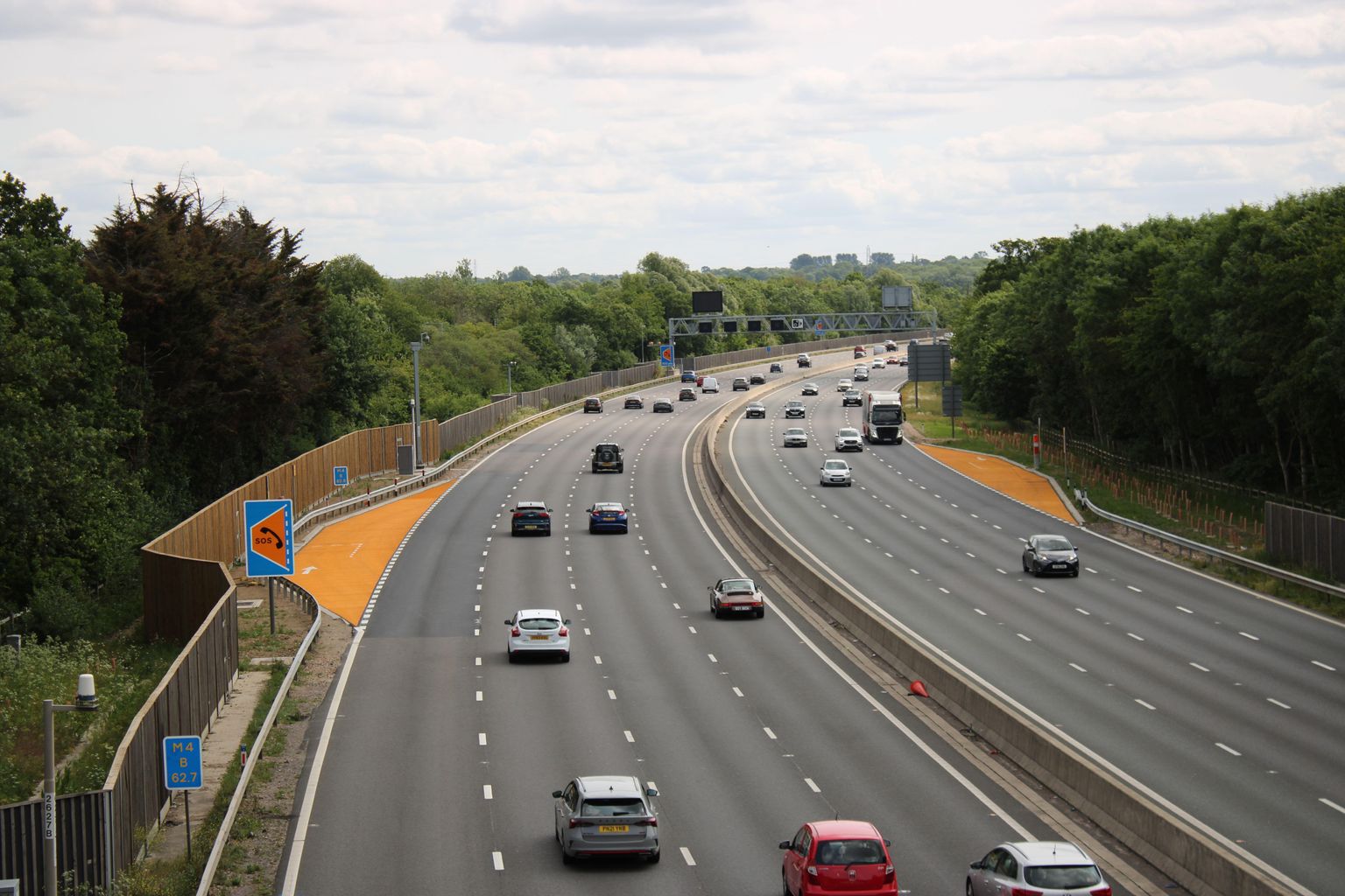 Two taken to hospital after serious crash closes M4 near Newbury | News ...