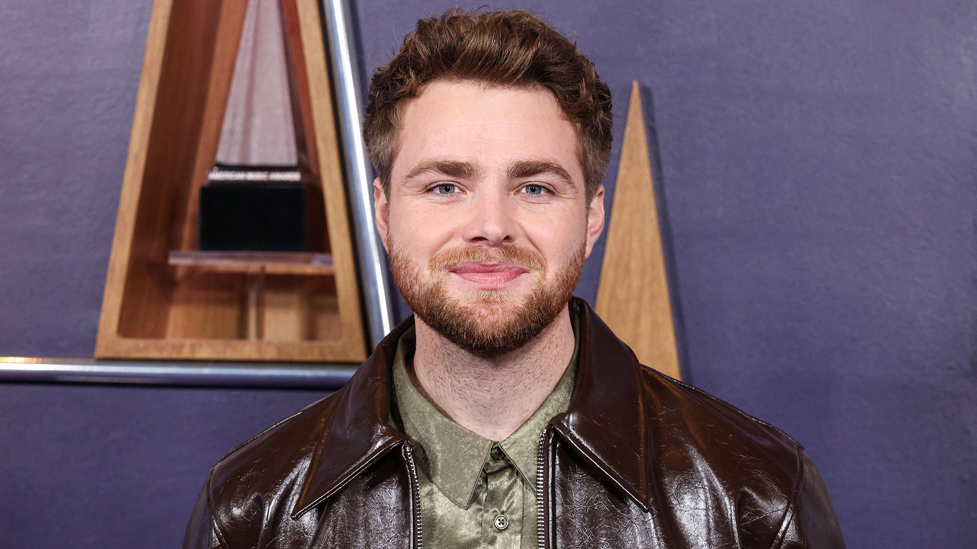 Alex Warren on the red carpet for the 2025 American Music Awards.