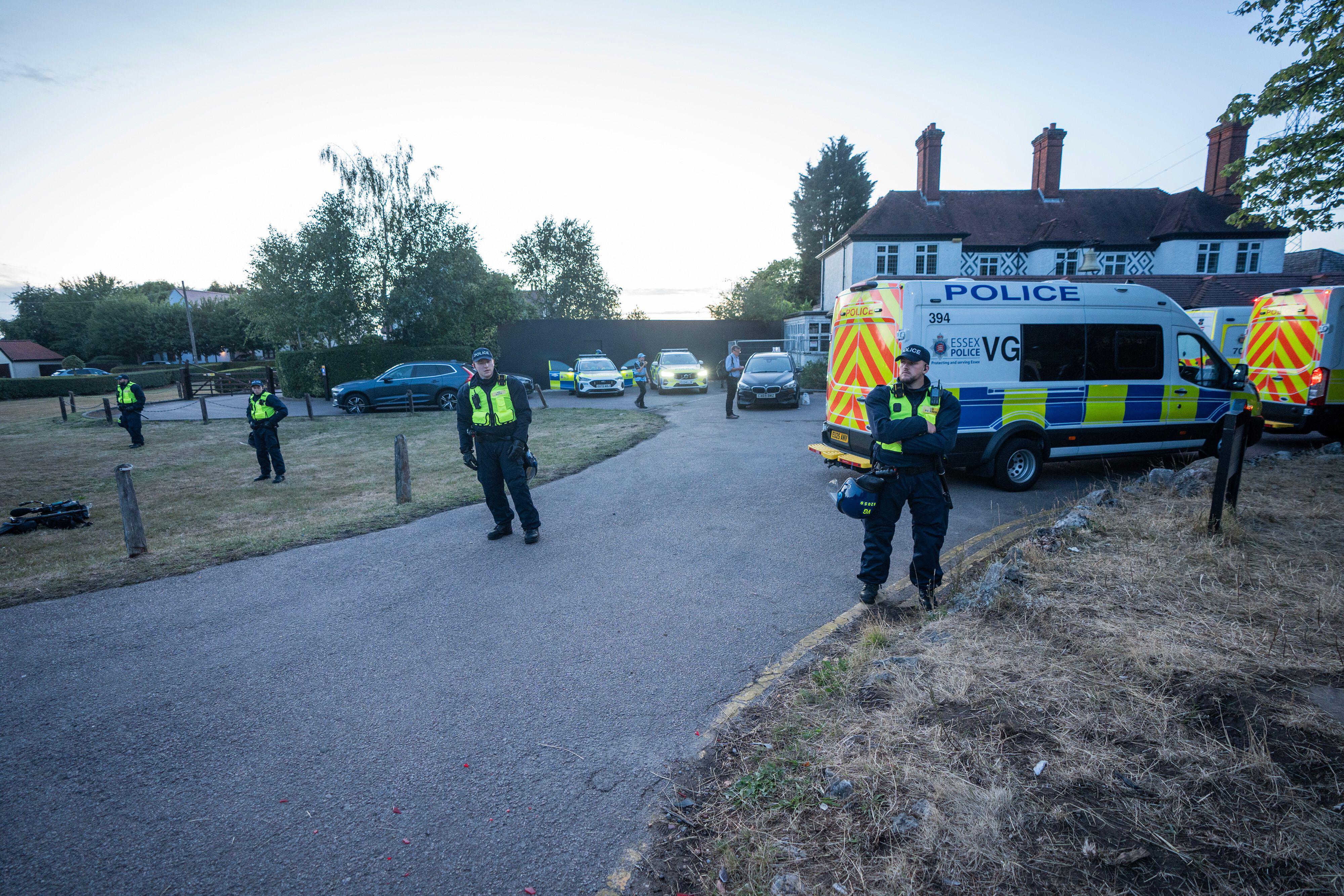 16 arrested after violent protest outside hotel in Epping | News ...