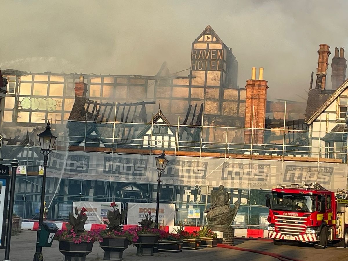Droitwich: centuries-old Raven Hotel bursts into flames