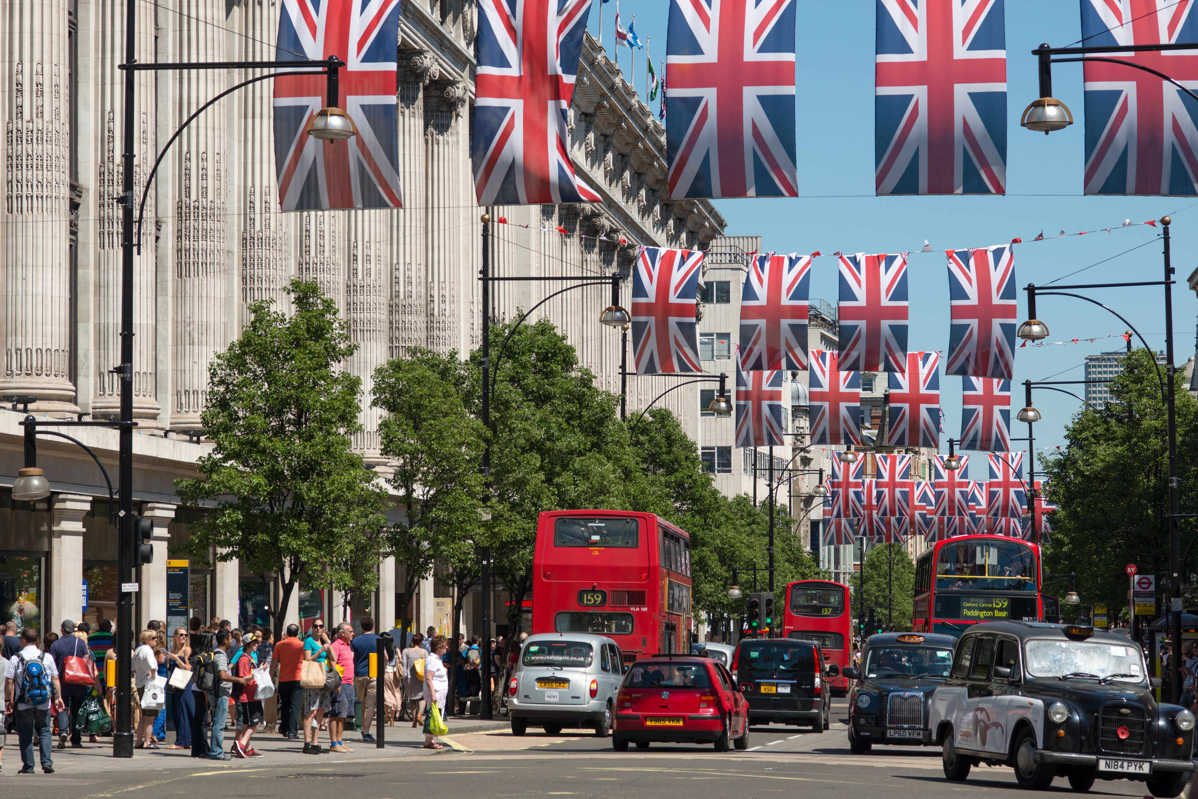 Trial to pedestrianise Oxford Street announced