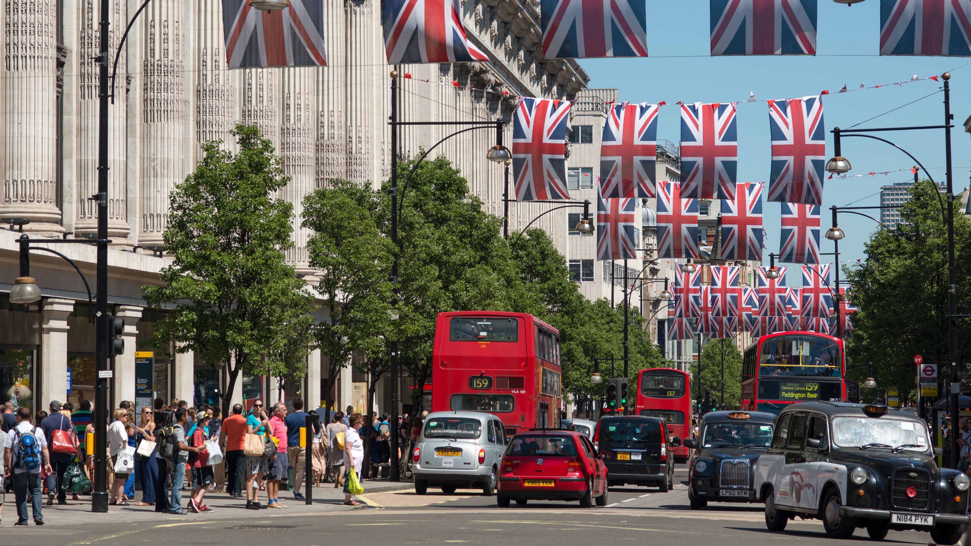 Trial to pedestrianise Oxford Street announced