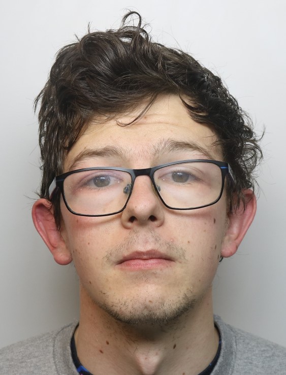 Chesterfield man jailed for explicit messages to underage teenage girl ...