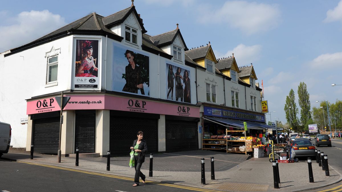 Concerns raised about anti-social behaviour on Smethwick high street Concerns raised about anti-social behaviour on Smethwick high street