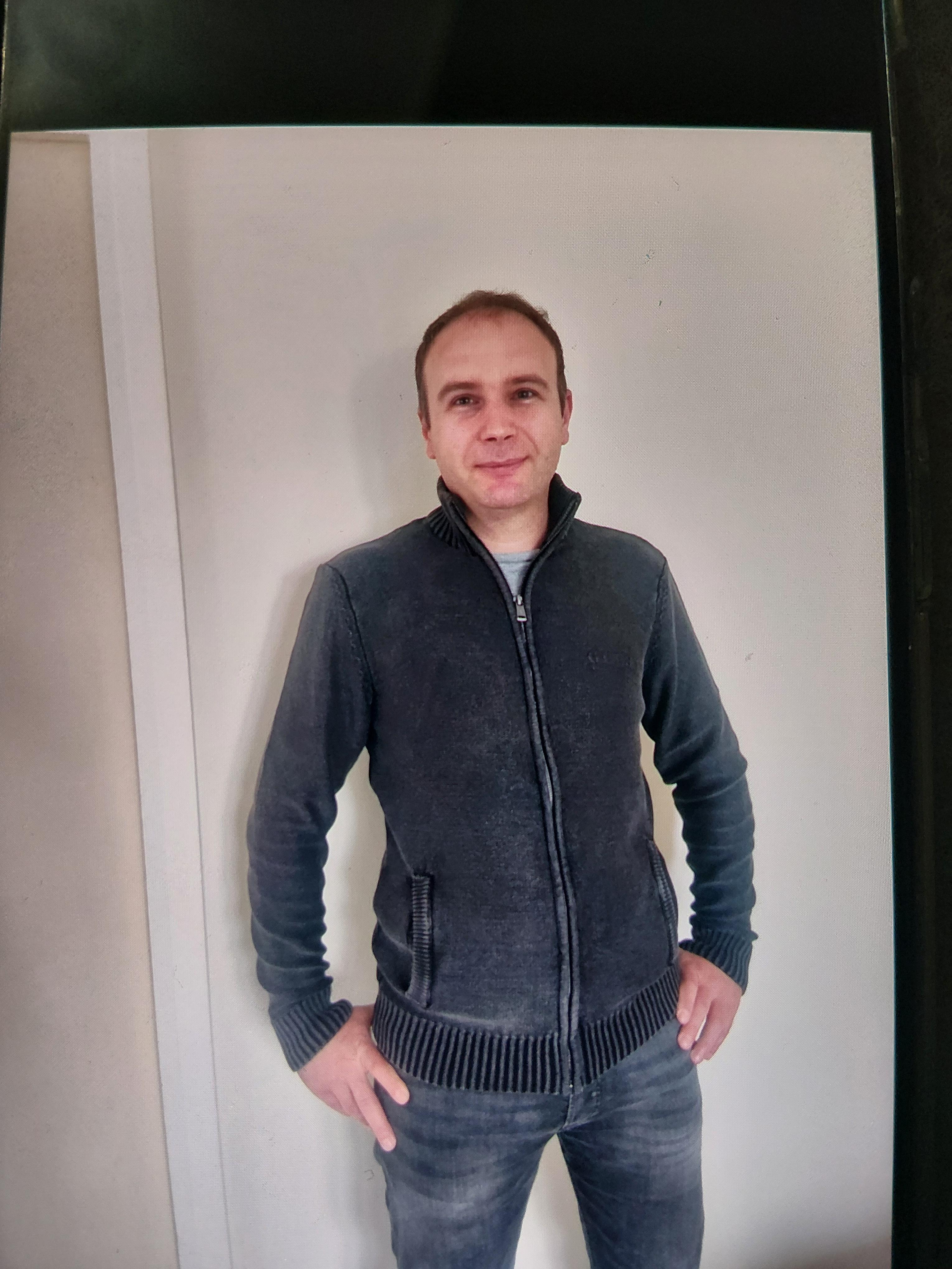 Police appeal to find man who travelled to Falkirk from Surrey
