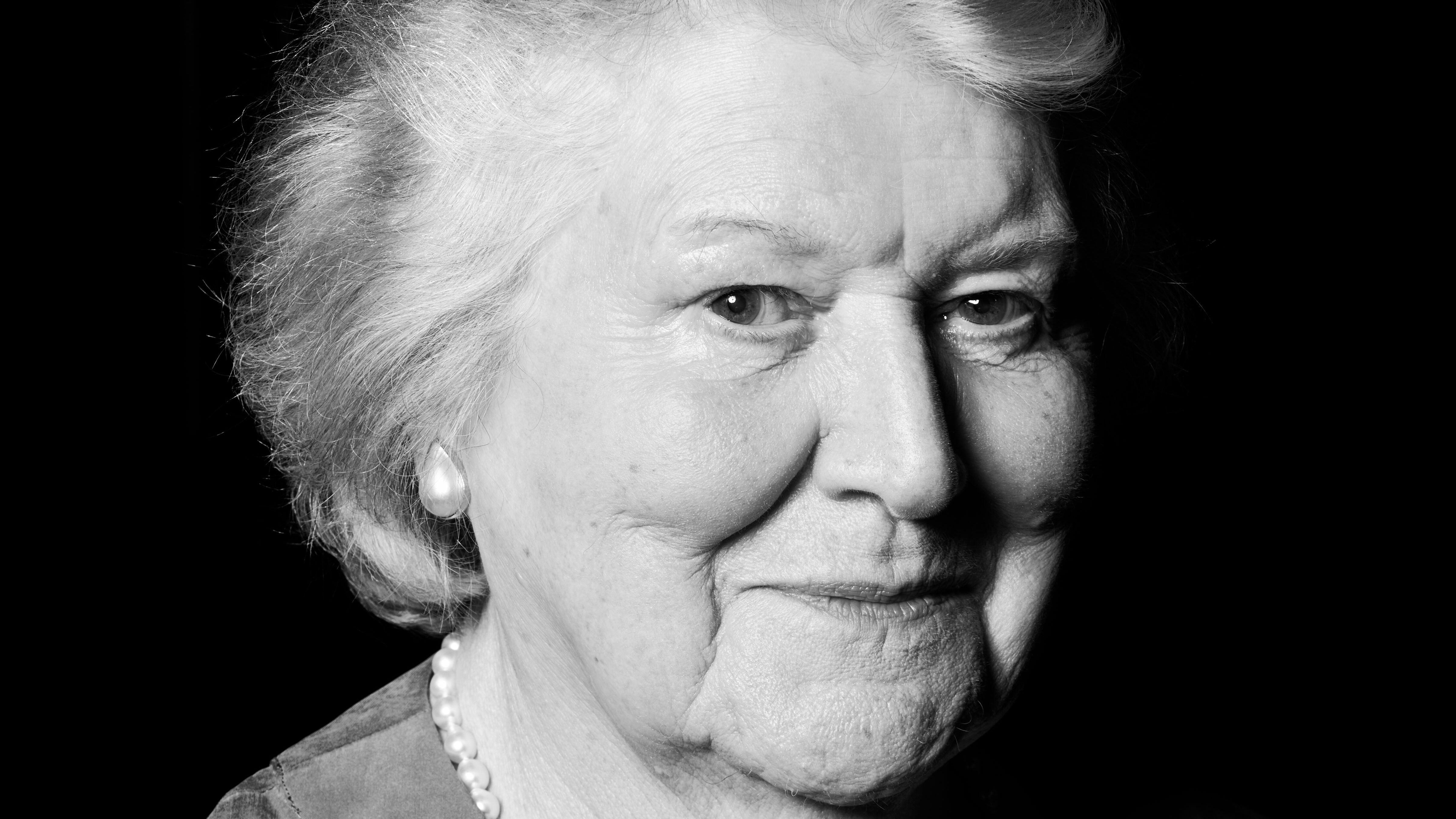 Hundreds gather for funeral of Dame Patricia Routledge