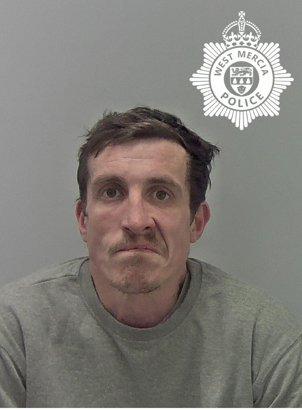 Telford man jailed and banned from shops after assaulting workers