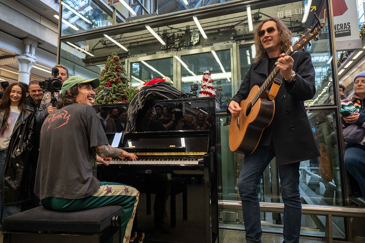 The Darkness perform surprise set at St. Pancras International station