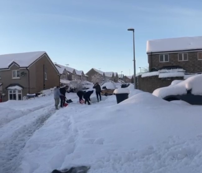 Hundreds of schools shut for a third day as snow disruption continues ...