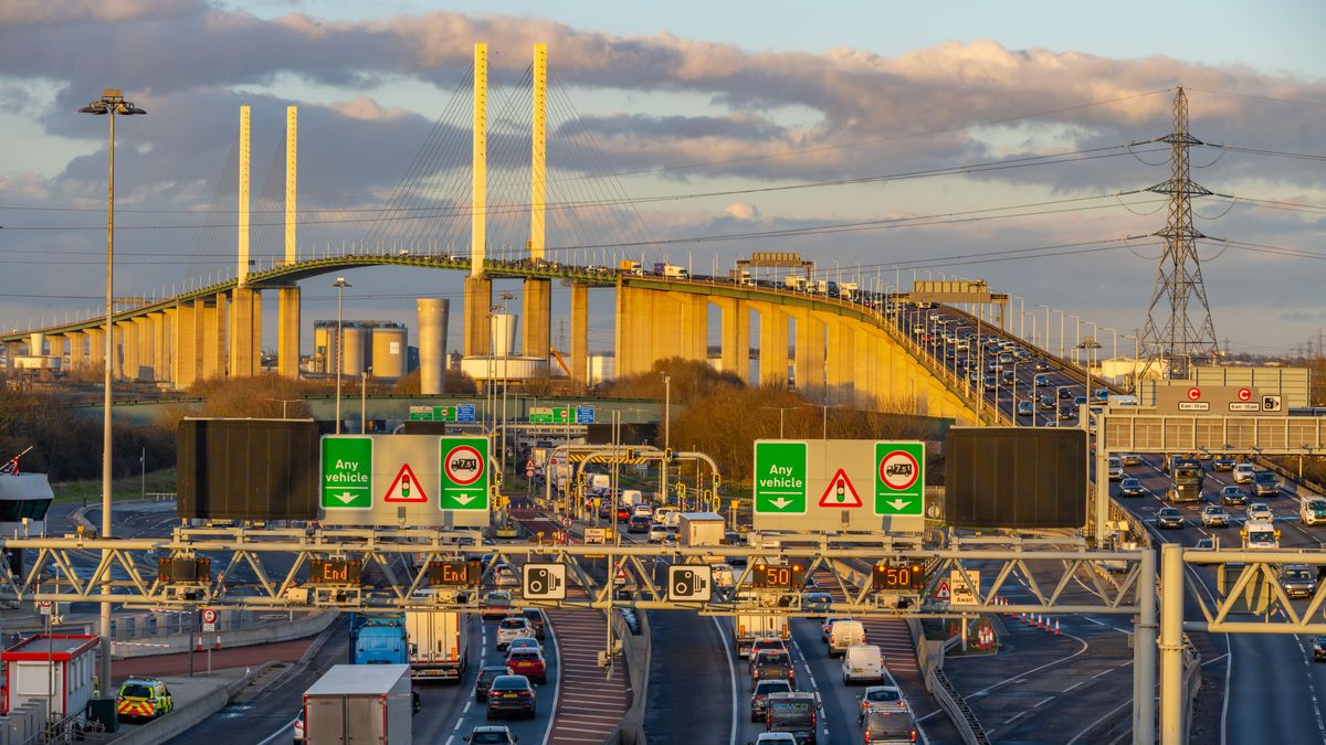 Dartford tunnel closure causes major delays following lorry incident