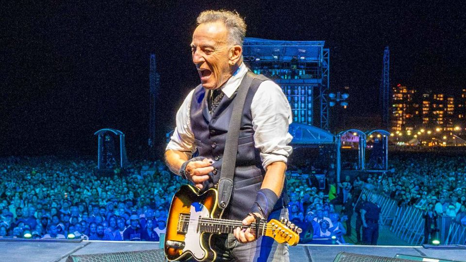 bruce springsteen all dressed up in blue Bruce Springsteen