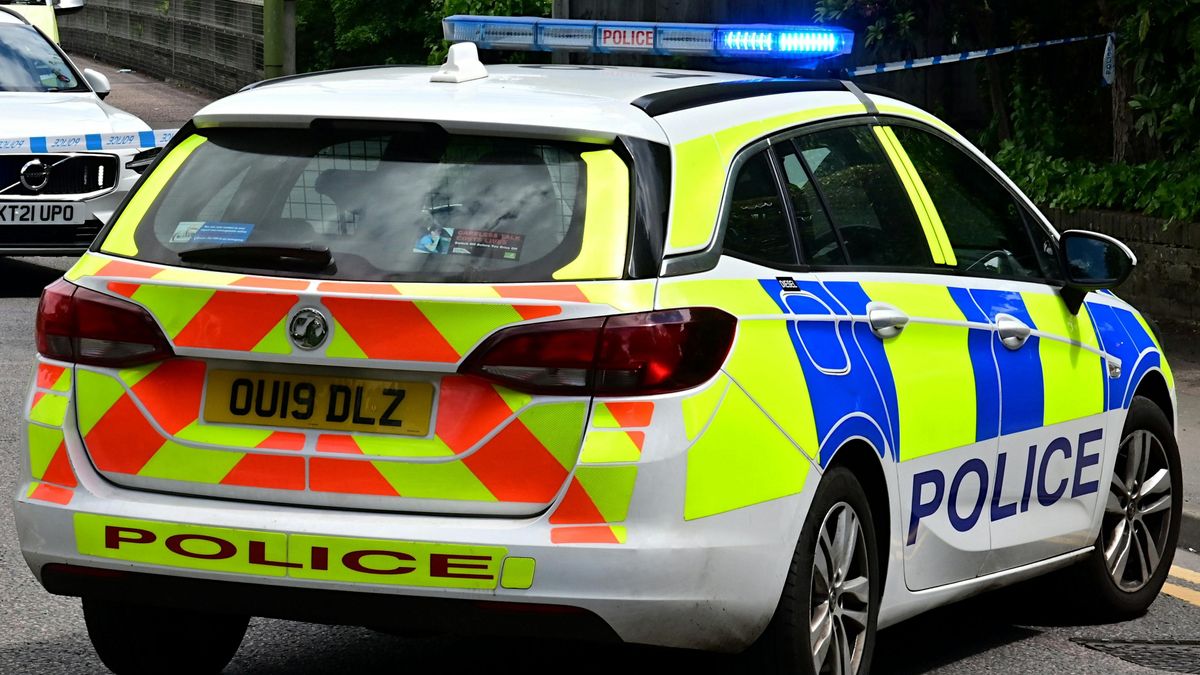 Man flees to supermarket roof to avoid arrest in Grimsby | News ...