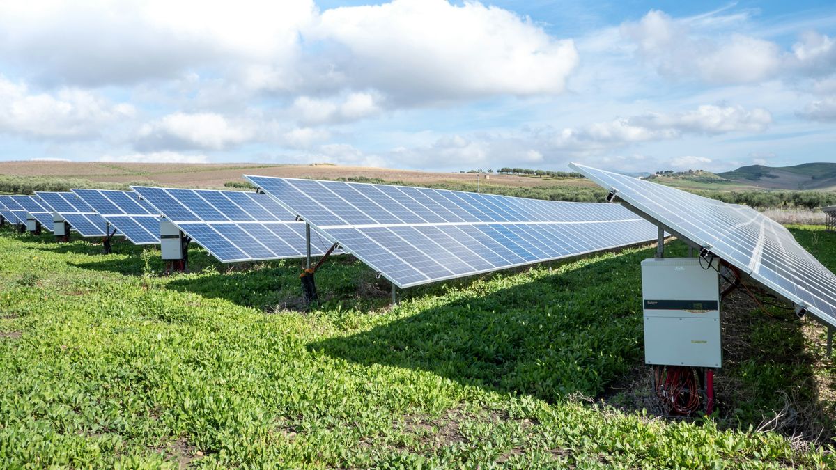 Government approves UK’s largest power-generating solar farm in ...