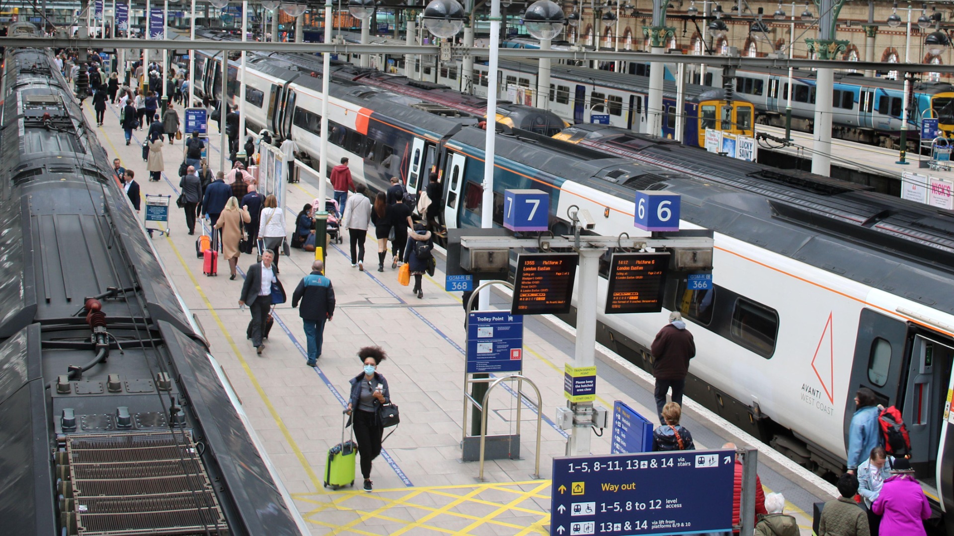 Major disruption at Manchester Piccadilly after overhead wire damage ...