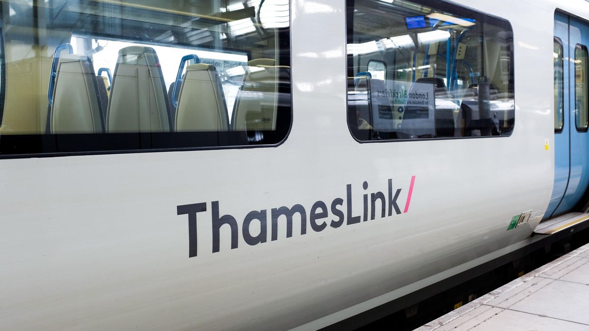 Incident causes major train disruption between Gatwick and Haywards ...