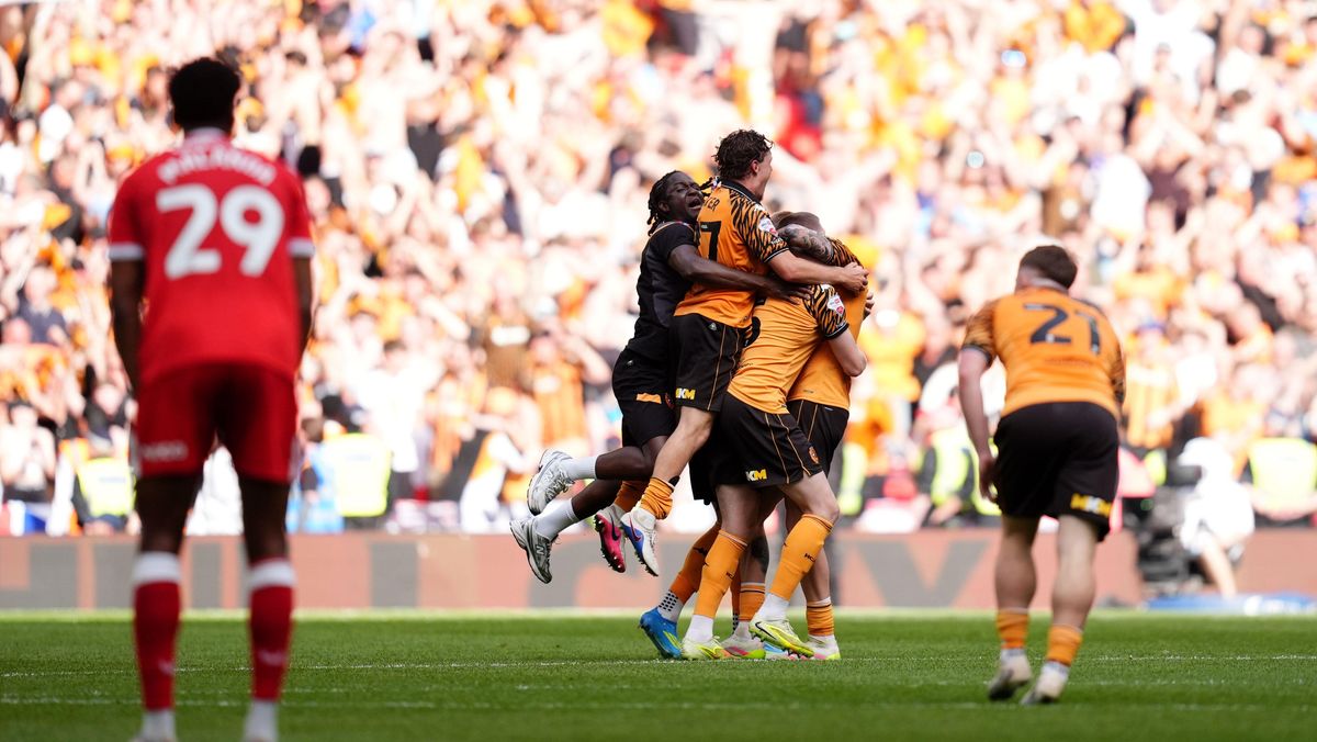 Hull beat Middlesbrough to secure Premier League place