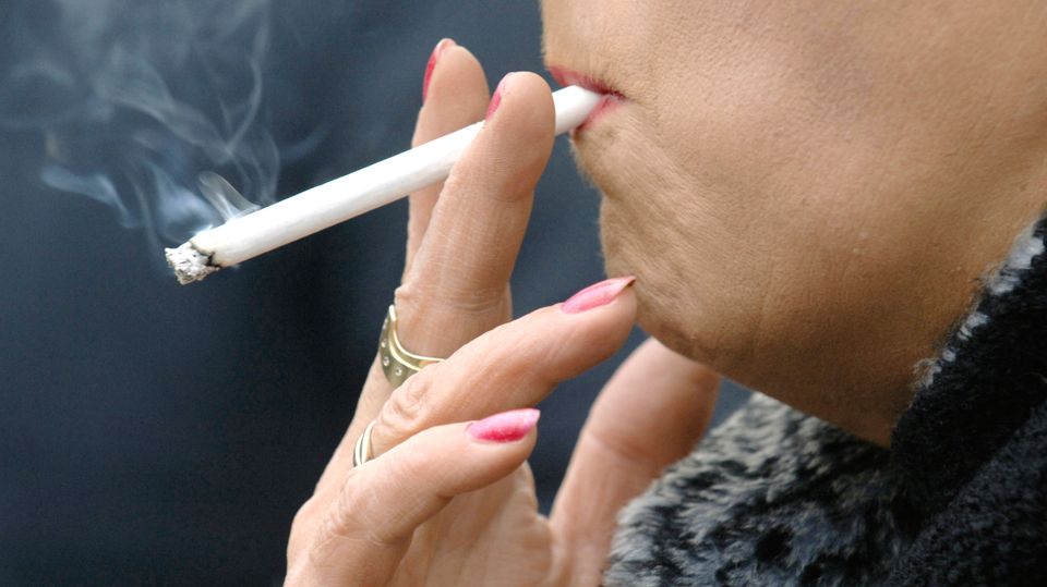 how to buy a cigarette How to Buy Cigarettes in Japan: Convenience Stores, Vending Machines how to buy a cigarette How to Buy Cigarettes in Japan: Convenience Stores, Vending Machines