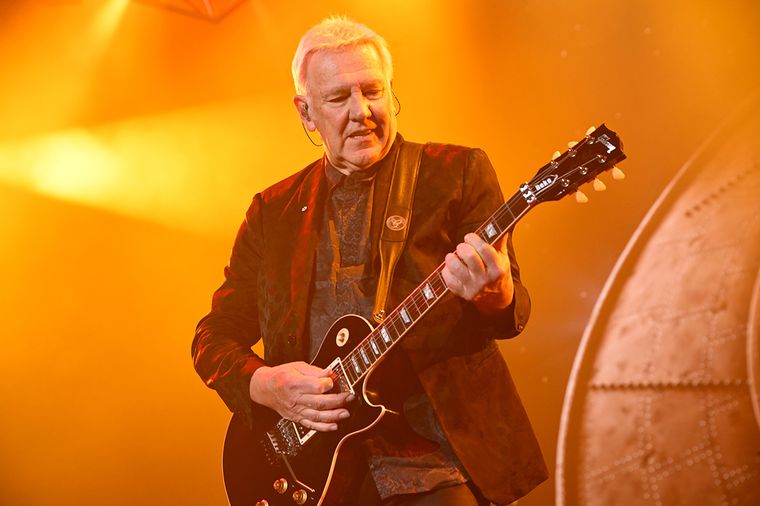 Rush triumphs at Los Angeles Kia Forum