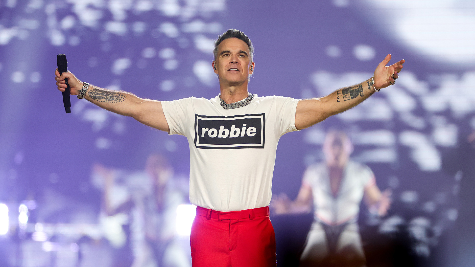 Robbie Williams performing on his 'BRITPOP' tour