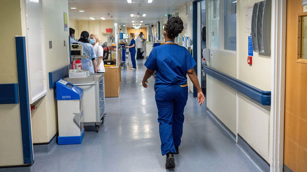 Major review calls for urgent reform of England's maternity services