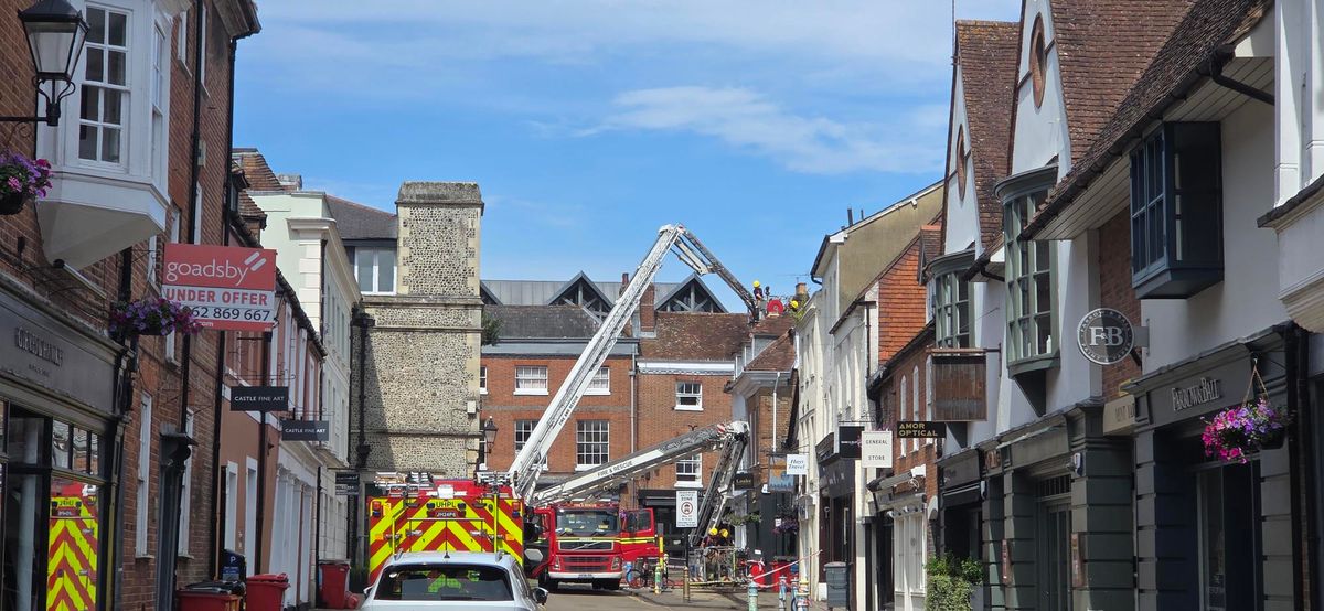 10 fire engines tackle blaze in Winchester City Centre