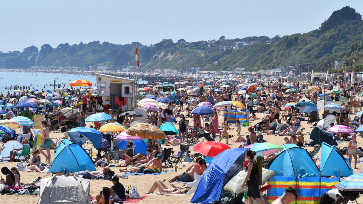 'Too hot to shop' as heatwaves hit high street