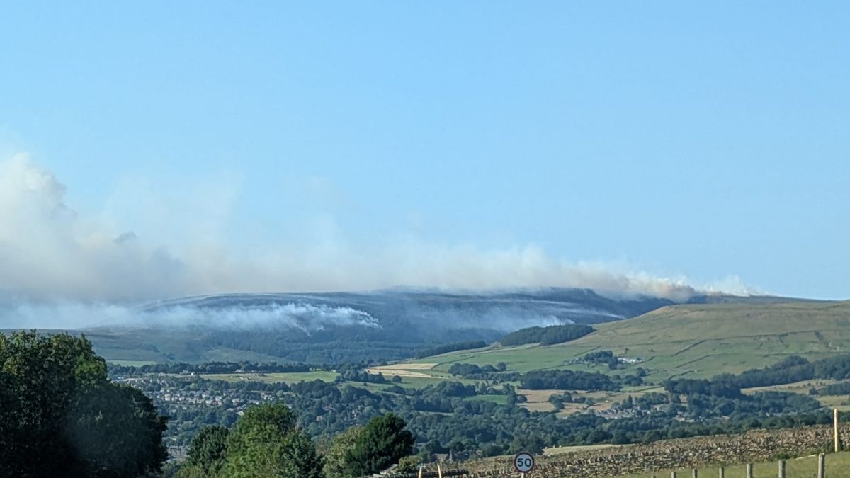 Major incident declared over wildfires near Glossop