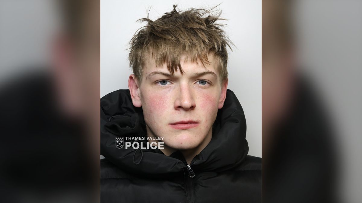 Man handed football ban for bringing knife to Reading match
