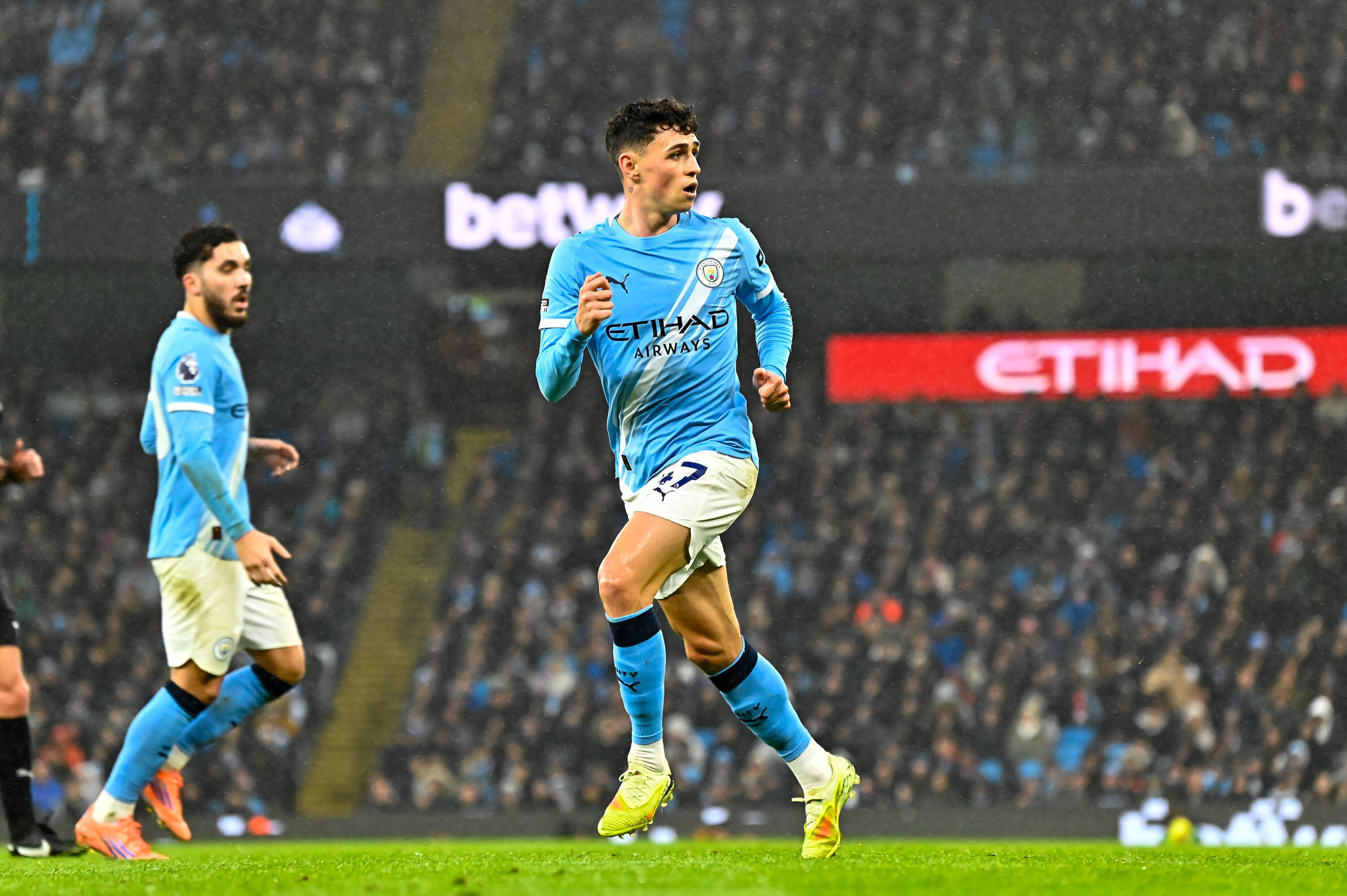 Phil Foden commits future to Manchester City