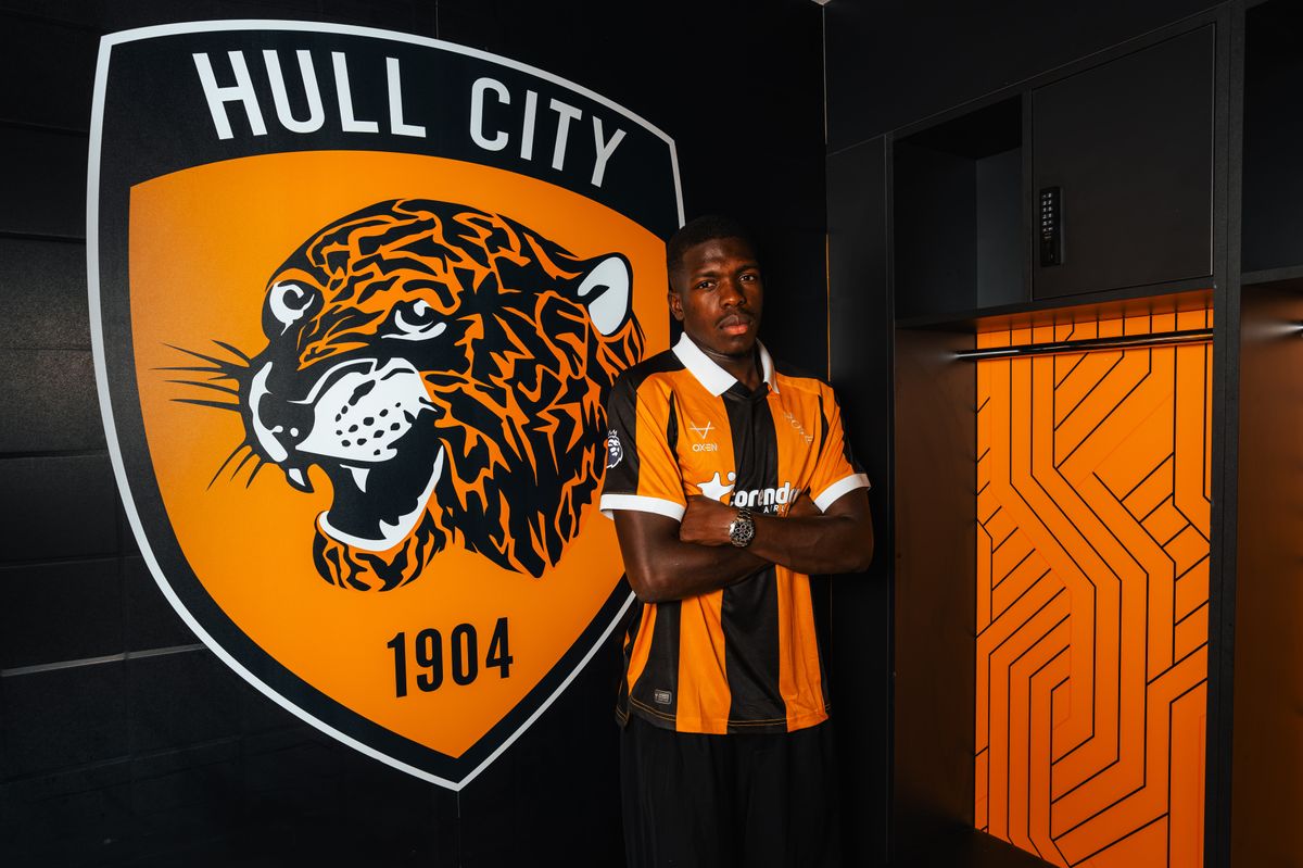 Hull City announce the signing of French midfielder Gourna-Douath