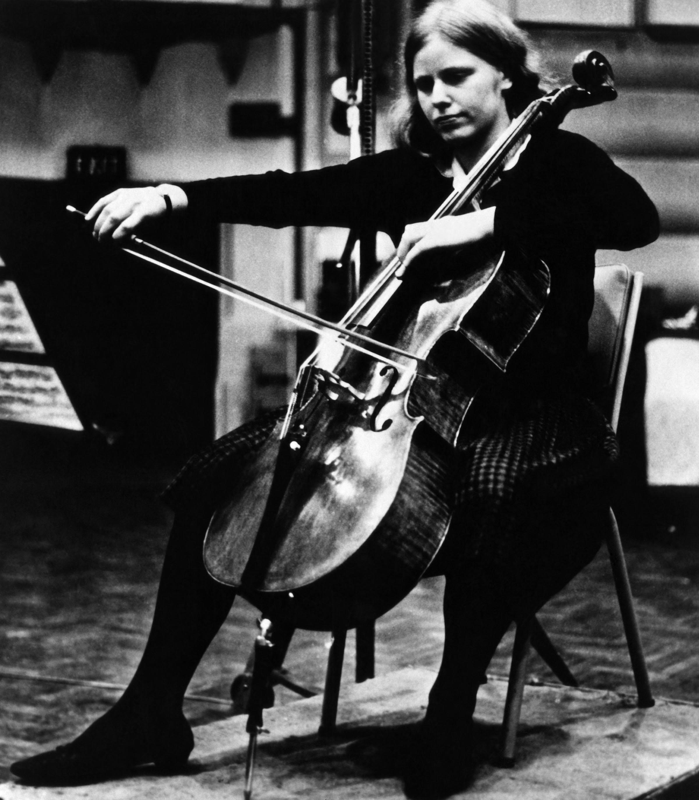 Belongings of cellist Jacqueline du Pre to sell at auction next month