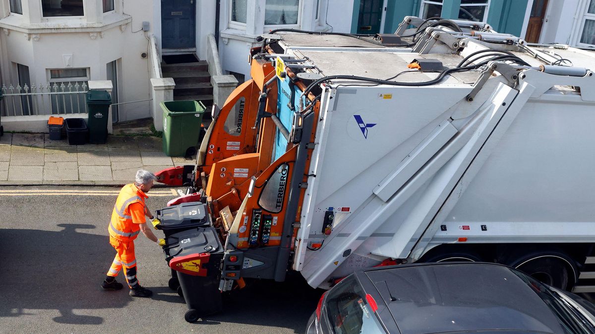 More than 100 North Somerset bin collectors vote for strike action