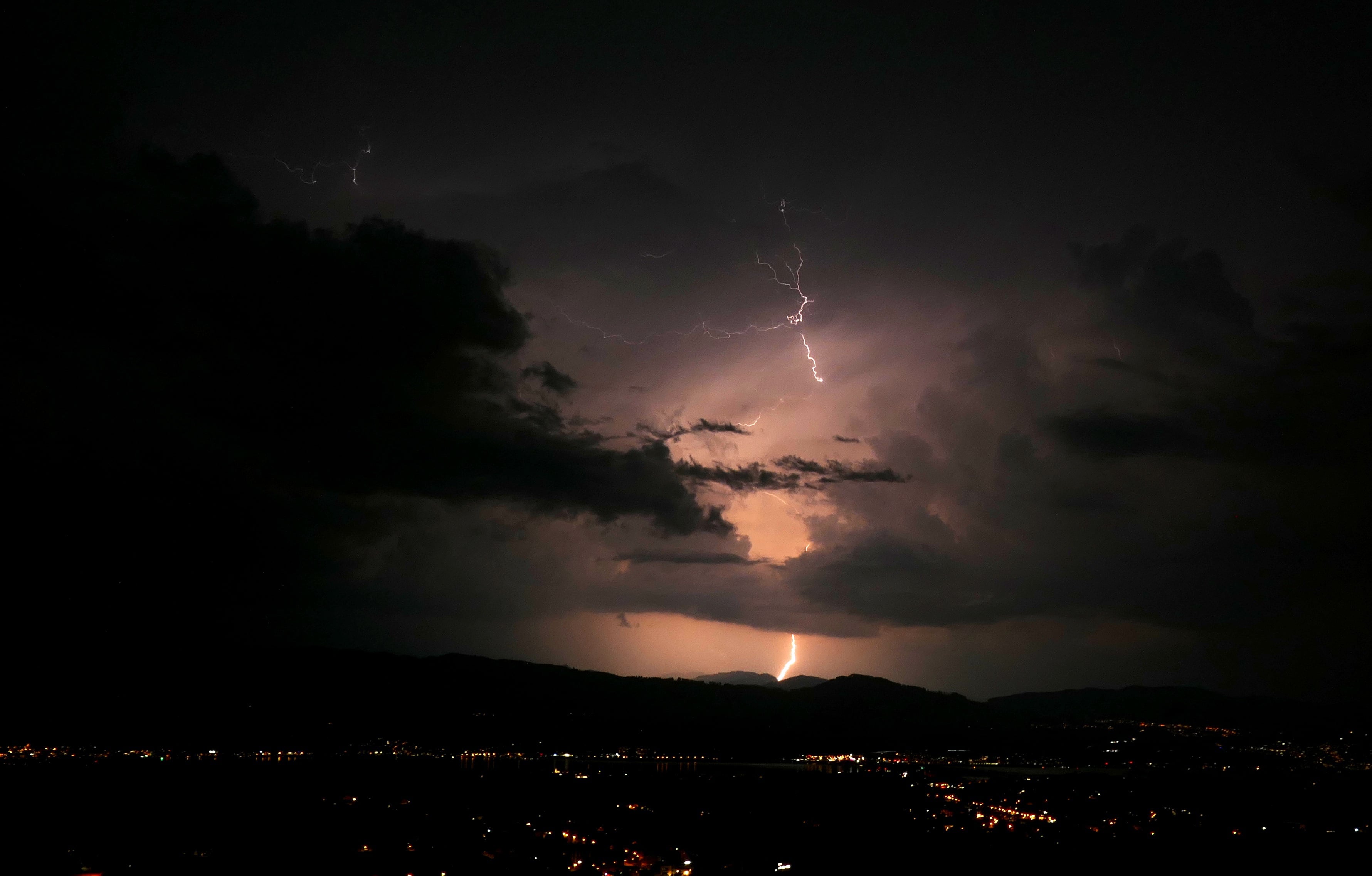 Fresh thunderstorms could cause travel chaos and flooding in West Midlands