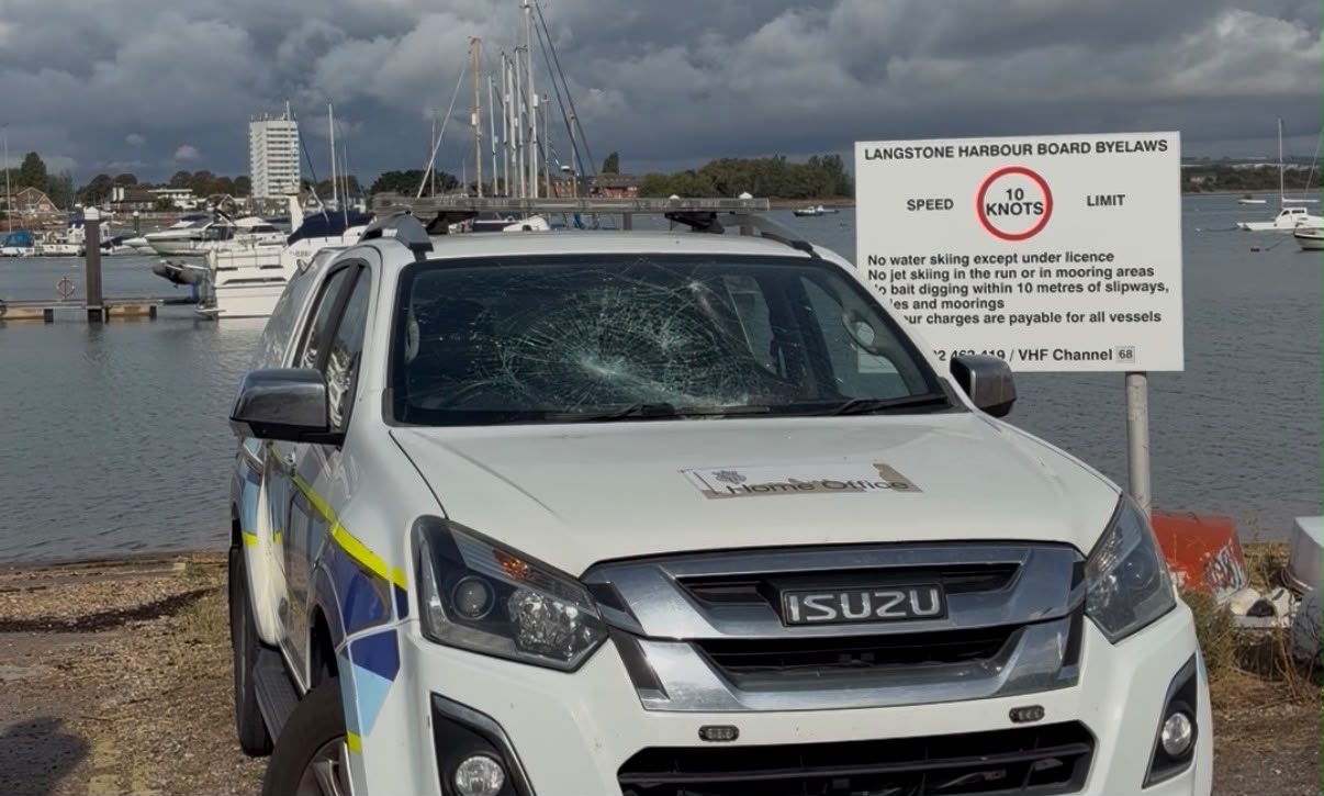 Police officers hurt amid clash with anti-migrant protesters on Portsmouth beach