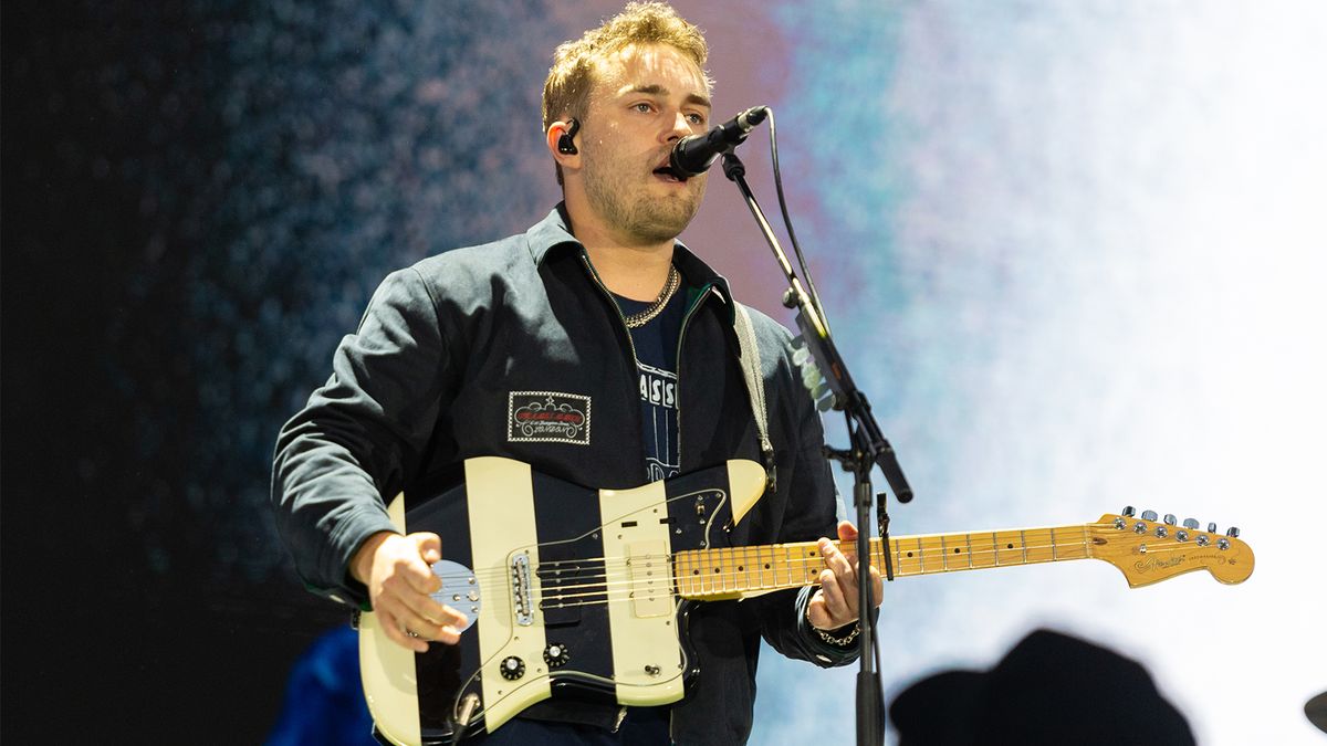 Fender Radio Sam Fender announces 2027 UK tour - see the dates
