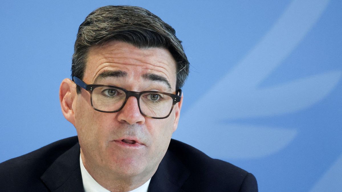 Hand Control Ray Prime Minister announces £285m funding boost for local leaders | News ...