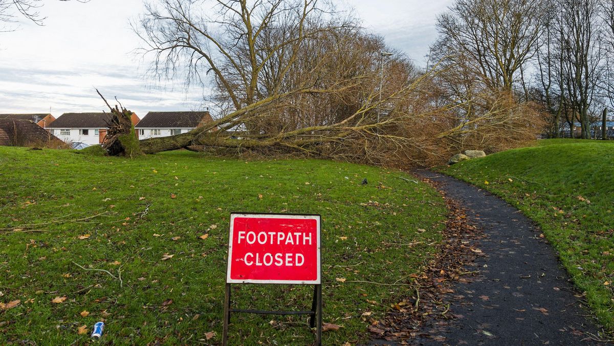 Calloluts Storm Boelo disruption across Lancashire as fire crews deal with ...