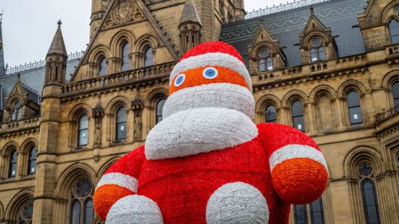 Manchester's Giant Santa returns to Albert Square
