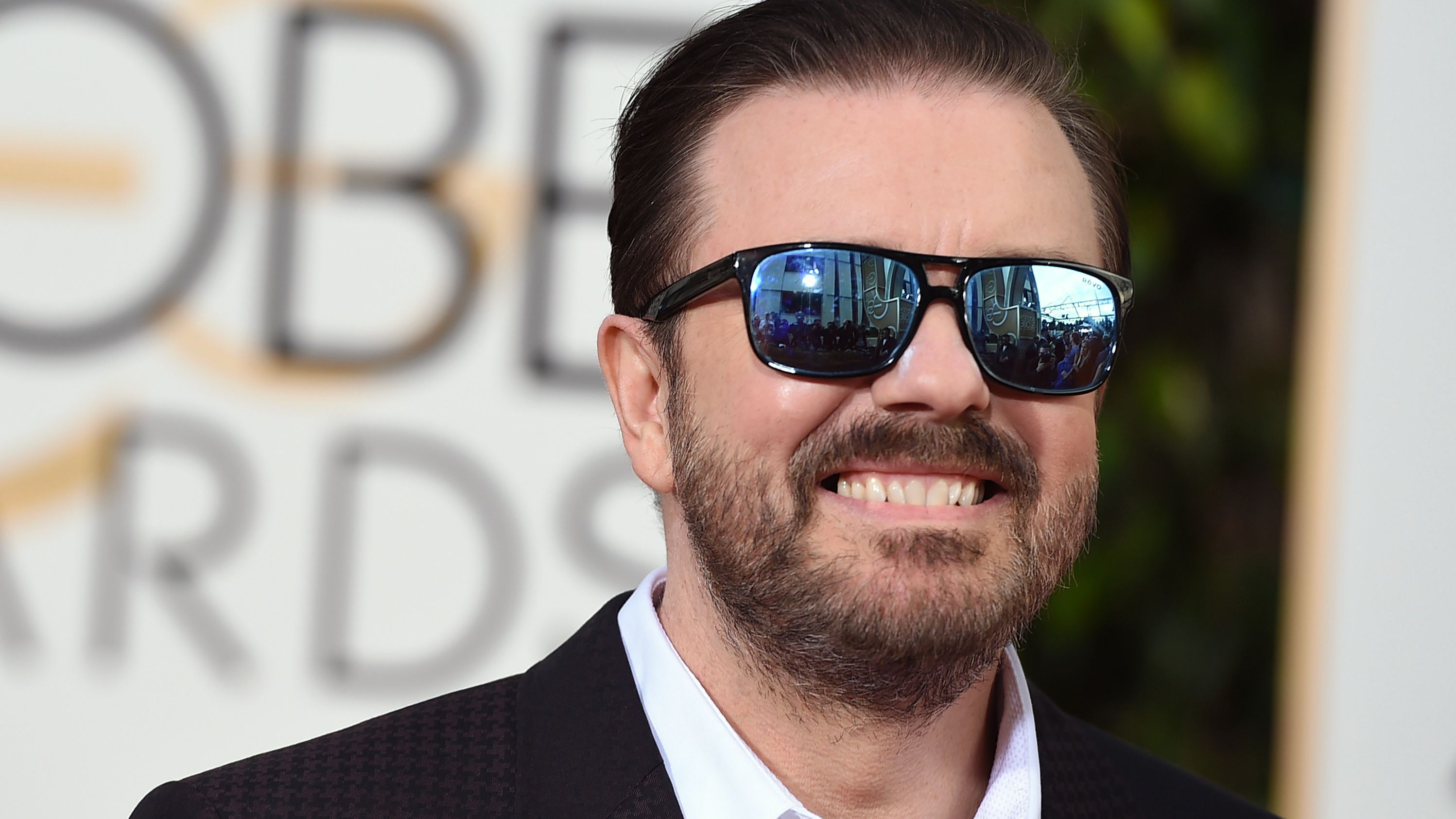 Did Ricky Gervais Lose His Beloved Wife? - xj1n7bn