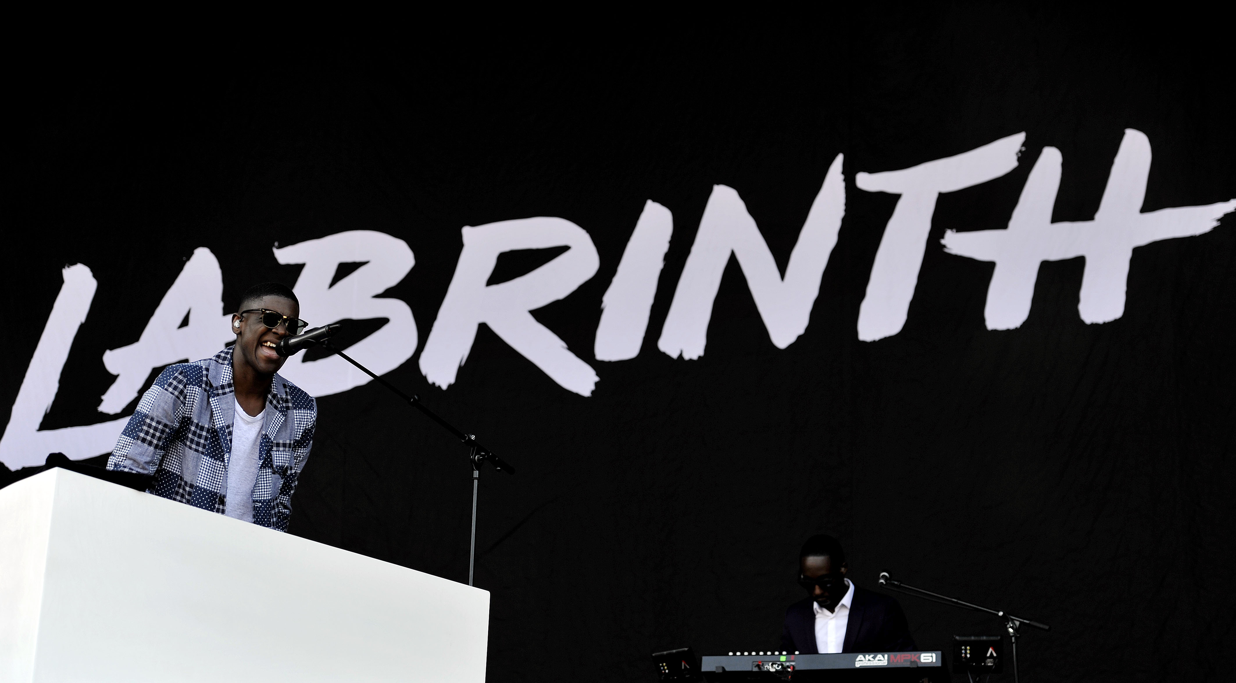 Labrinth proposes live on stage | Celebrity - Northsound 1