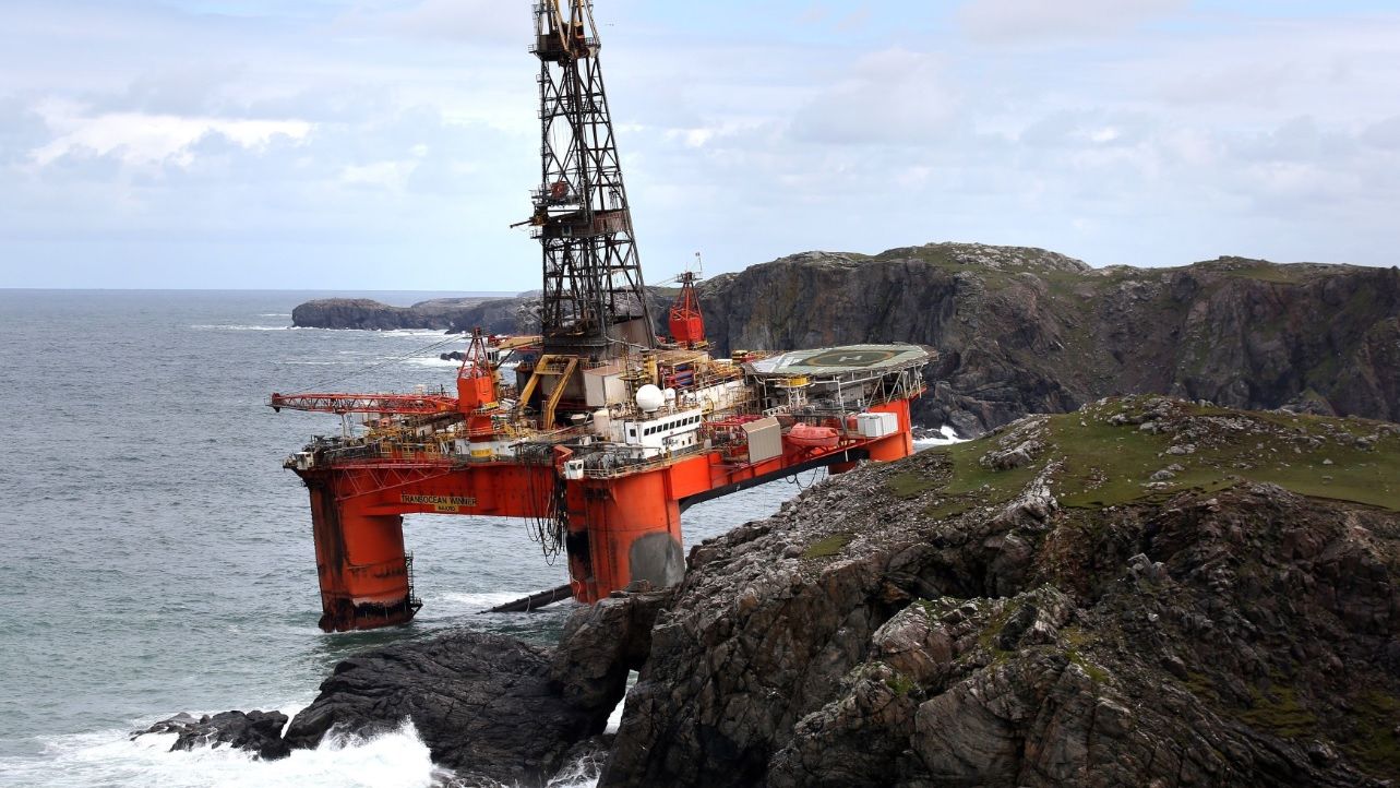 Lewis grounding oil rig loaded on to ship for Turkey journey | News ...