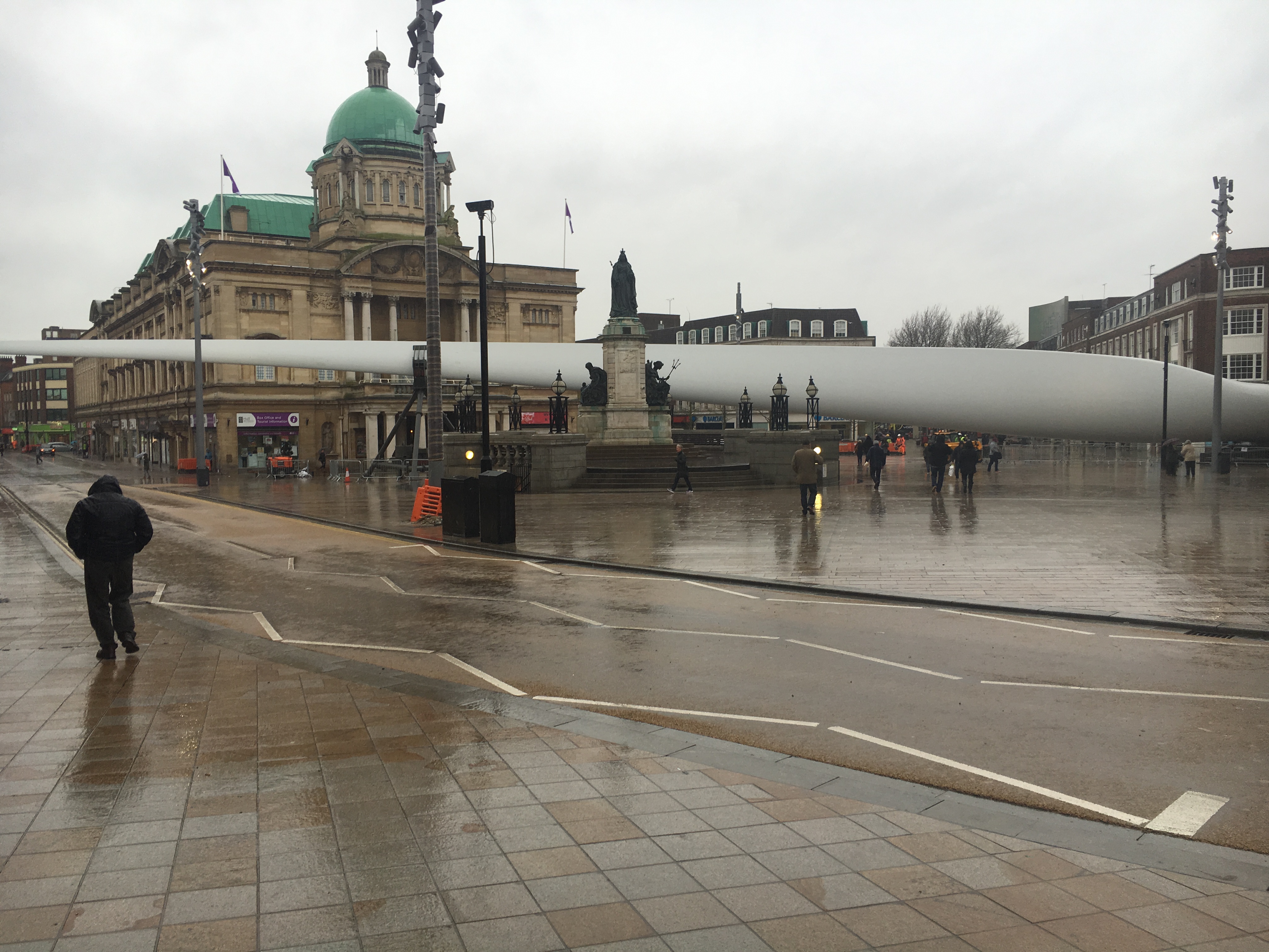 Huge Blade artwork installed in Hull | News - Greatest Hits Radio (East ...