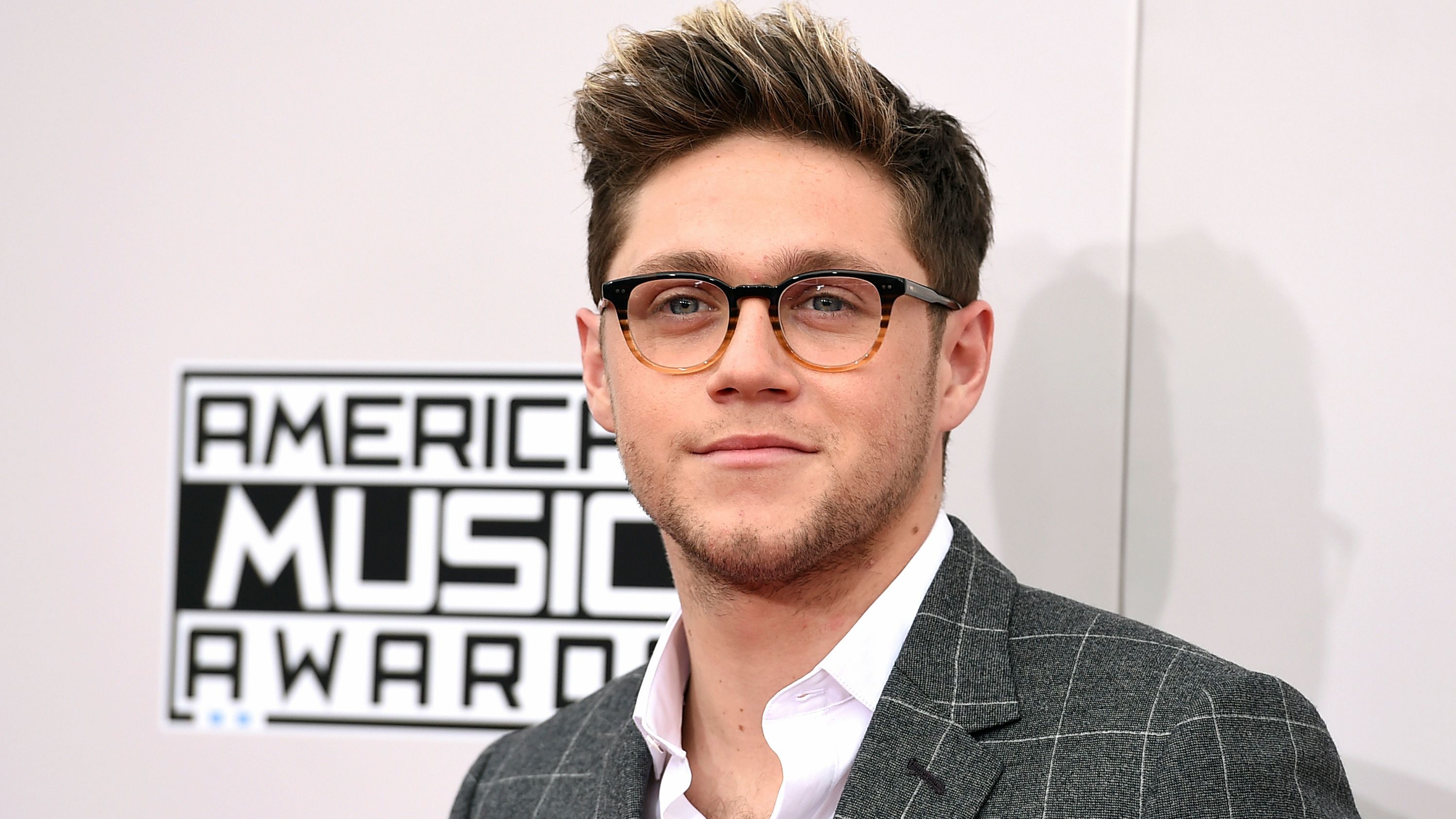 Niall Horan Reveals He Has Pneumonia Just Days Before Christmas niall-horan-reveals-he-has-pneumonia-just-days-before-christmas